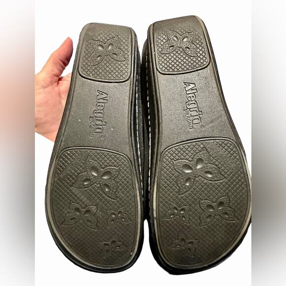 Alegria Womens 9.5 Coral and Navy Floral Platform Slide Sandals - Picture 3 of 4